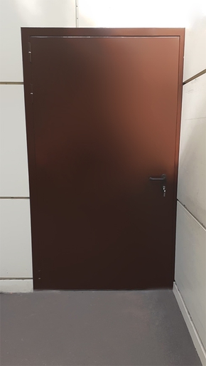 Дверь для пищеблока, фото снаружи (НМХЦ им. Н.И. Пирогова)
