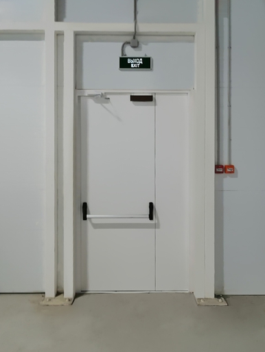 Дверь на запасном выходе, фото изнутри (БЦ «Технопарк», Волгоградский пр-т, 5)