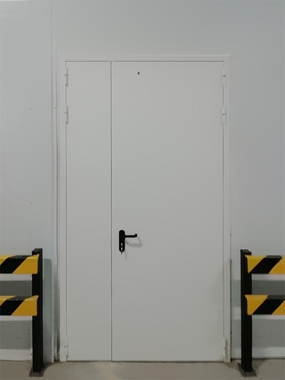 Дверь на запасном выходе, фото снаружи (БЦ «Технопарк», Волгоградский пр-т, 5)