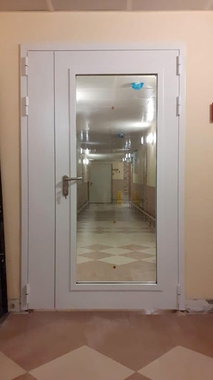 Дверь в больничное отделение