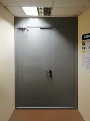 Двупольная дверь, фото изнутри (Новоподмосковный переулок)