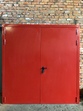 Красная дверь с порошковым напылением