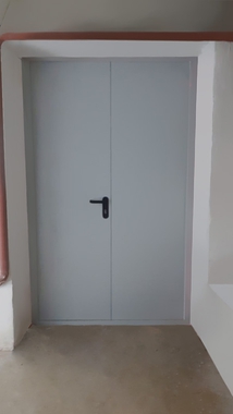 Двустворчатая дверь, вид из помещения (школа №1284)