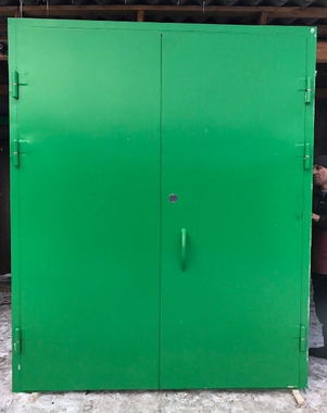 Гаражные ворота зеленого цвета
