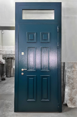 Металлофиленчатая дверь с фрамугой