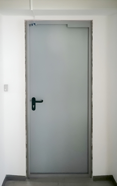 Однопольная дверь в офисе, вид изнутри (г. Зеленоград)