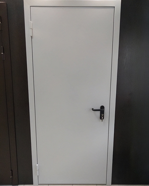 Однопольная противопожарная дверь белого цвета