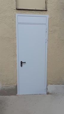 Однопольная дверь с фрамугой