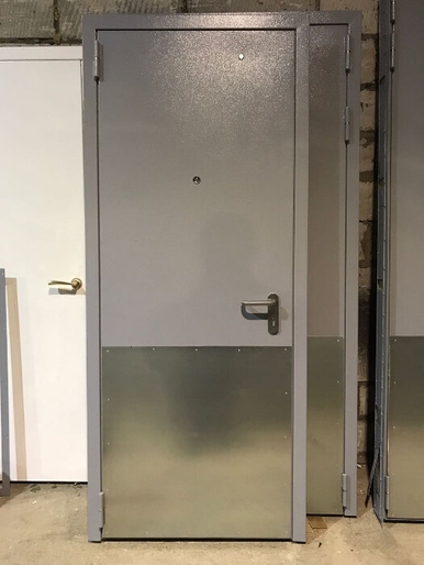 Дверь с бронебойной вставкой