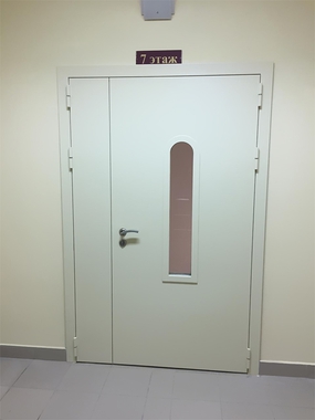 Остекленная полуторная дверь (г. Зеленоград, «Центр Развития»)