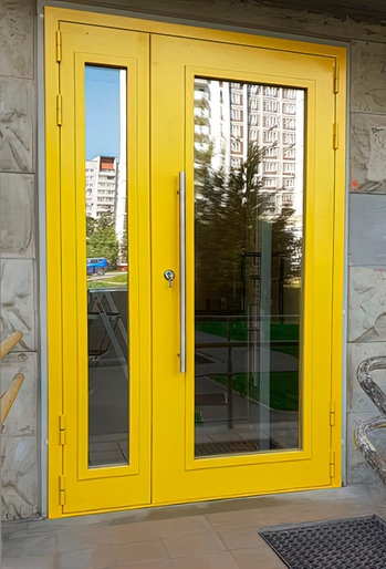 Остекленная желтая дверь для пекарни (ул. Тихомирова)