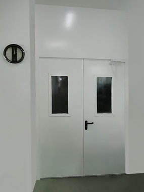 Остекленная дверь с фрамугой, фото изнутри (фабрика, г. Подольск)