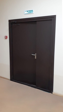 Полуторная дверь, фото с внутренней стороны (ул. Хользунова)