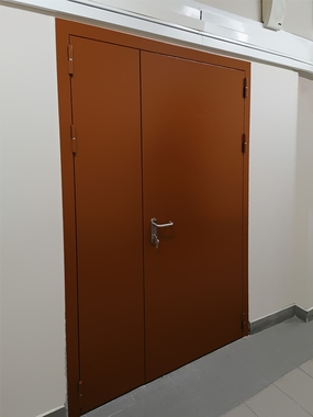 Полуторная оранжевая дверь (г. Люберцы)