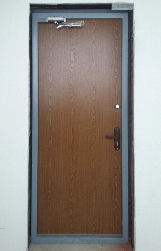 Техническая дверь с грунт-эмалью и ламинатом, изнутри