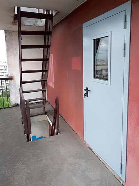 Установка партии дверей для переходных балконов — Борисовский пр-т, д 20