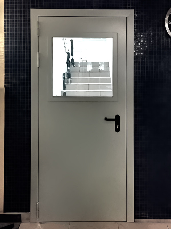 Монтаж двери EI 60 со стеклом для кондитерско-булочного комбината «Звёздный»